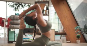 Alo Yoga Review: Elevate Your Yoga Experience with Style and Quality aloYoga