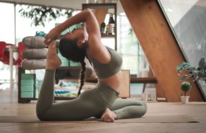 Alo Yoga Review: Elevate Your Yoga Experience with Style and Quality aloYoga